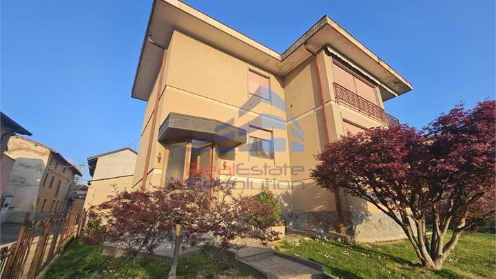 MOMO LARGE TWO-FAMILY VILLA