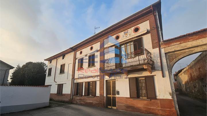 LANDIONA – VILLA BIFAMILIARE CON GIARDINO