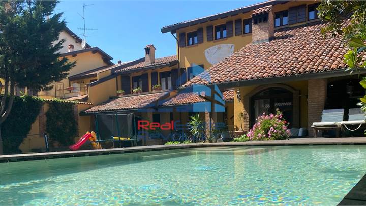 GALLIATE SPLENDIDA VILLA 
